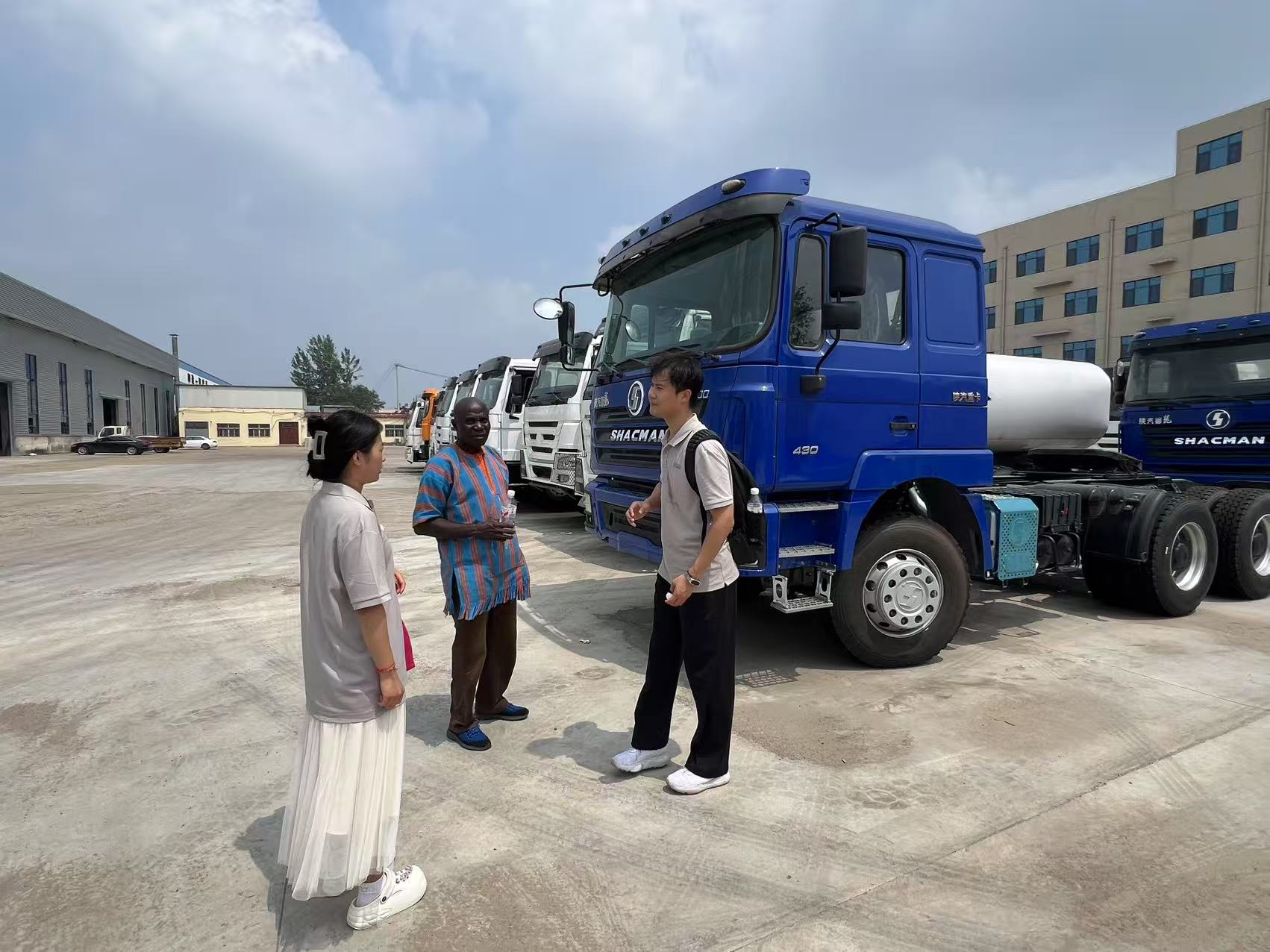 सीमा पार सहयोग: सूडानी ग्राहक लुई फैक्ट्री का दौरा करते हैं और अनुबंधों पर सफलतापूर्वक हस्ताक्षर करते हैं