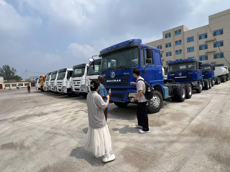 लुई फैक्ट्री उज़्बेकिस्तान के ग्राहकों का स्वागत करती है, अंतर्राष्ट्रीय एक्सचेंजों में एक नया अध्याय खोलती है