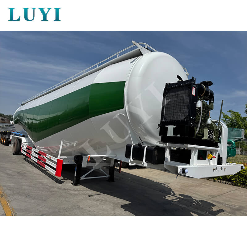 लुई 3-एक्सल 85-क्यूबिक-मीटर पाउडर टैंक सेमी-ट्रेलर गिनी के लिए रवाना हुआ, जो पश्चिम अफ्रीका में बुनियादी ढाँचे की सहायता करता है