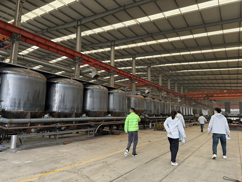 इथियोपियाई प्रतिनिधिमंडल ने 30,000-लीटर तेल टैंक सेमी-ट्रेलरों का निरीक्षण किया और सहयोग विवरण पर बातचीत की