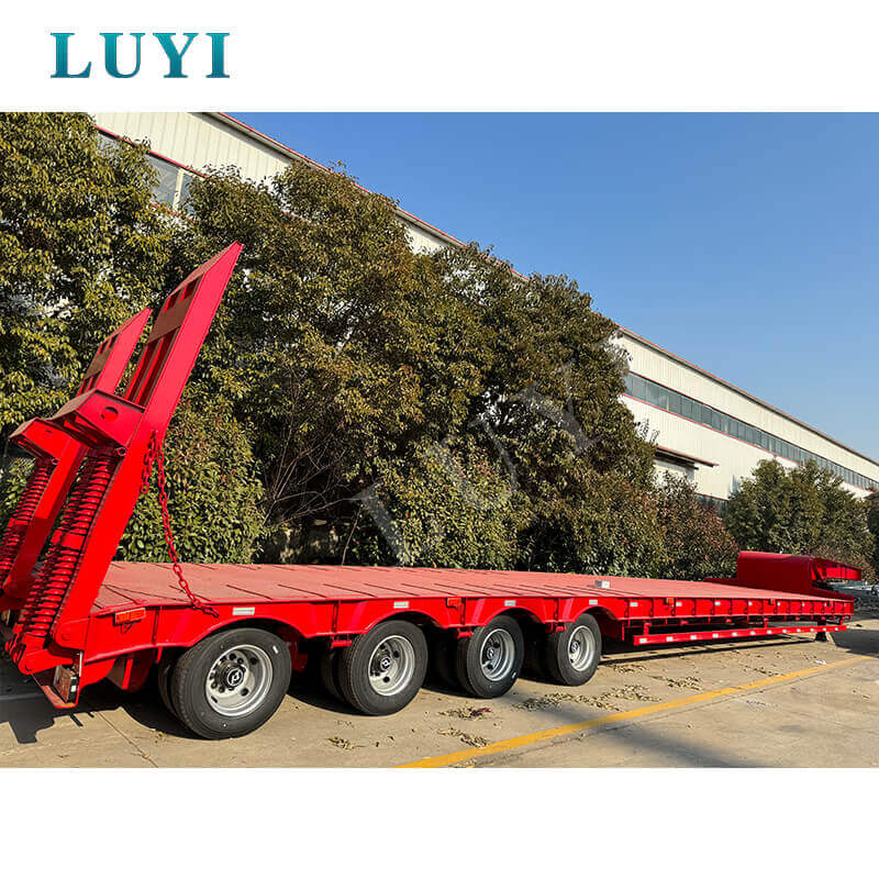 लू यी फ़ैक्टरी कैमरून के विशिष्ट अतिथियों का स्वागत करती है! चार-एक्सल लो-बेड सेमी-ट्रेलर विदेशी ऑर्डर सुरक्षित करते हैं
