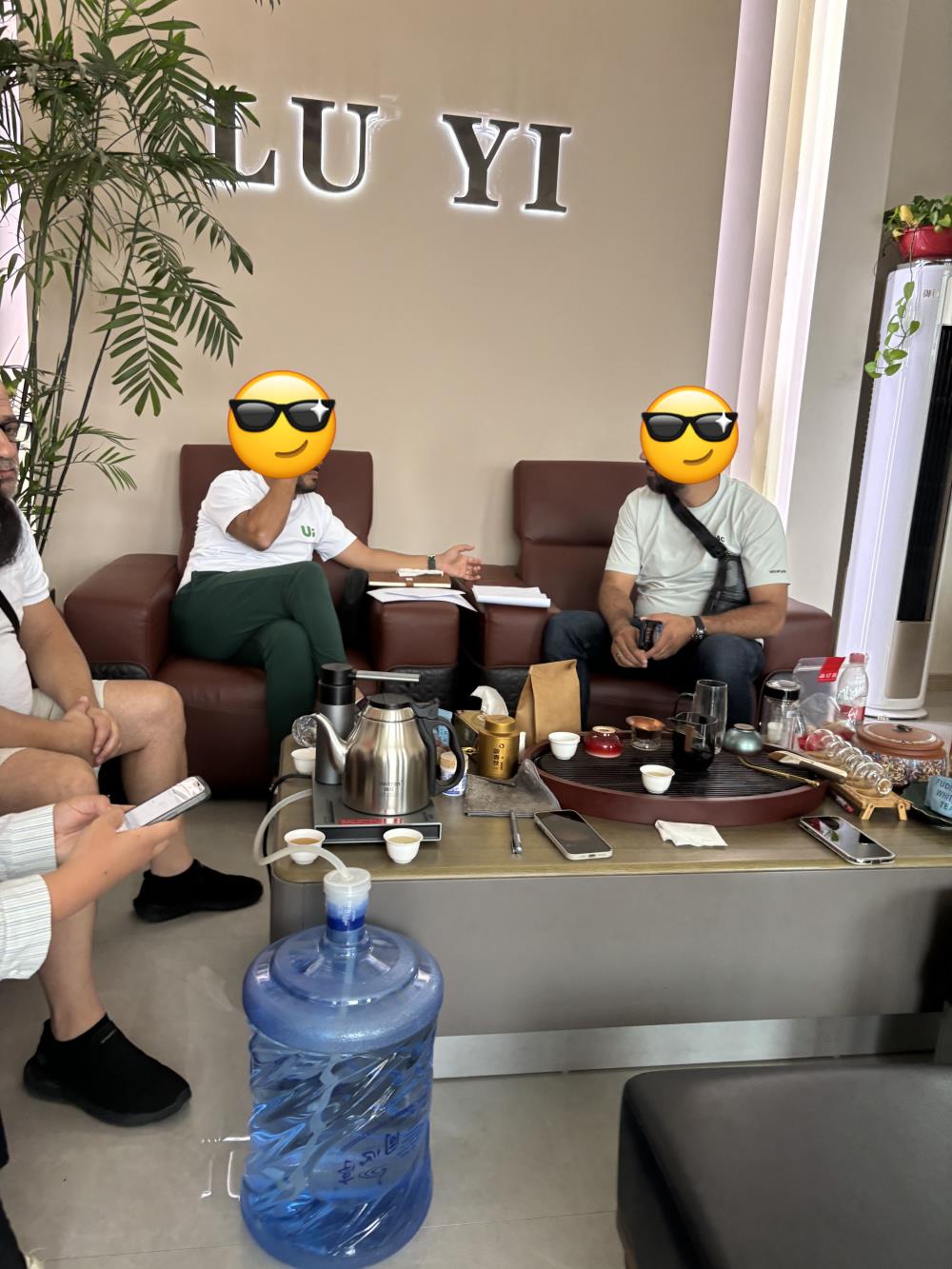 फ़ैक्टरी दौरे से लेकर बेड़े के विस्तार तक: कैसे LUYI ने सऊदी अरब सीमेंट टैंकर सेमी-ट्रेलर ऑर्डर जीता