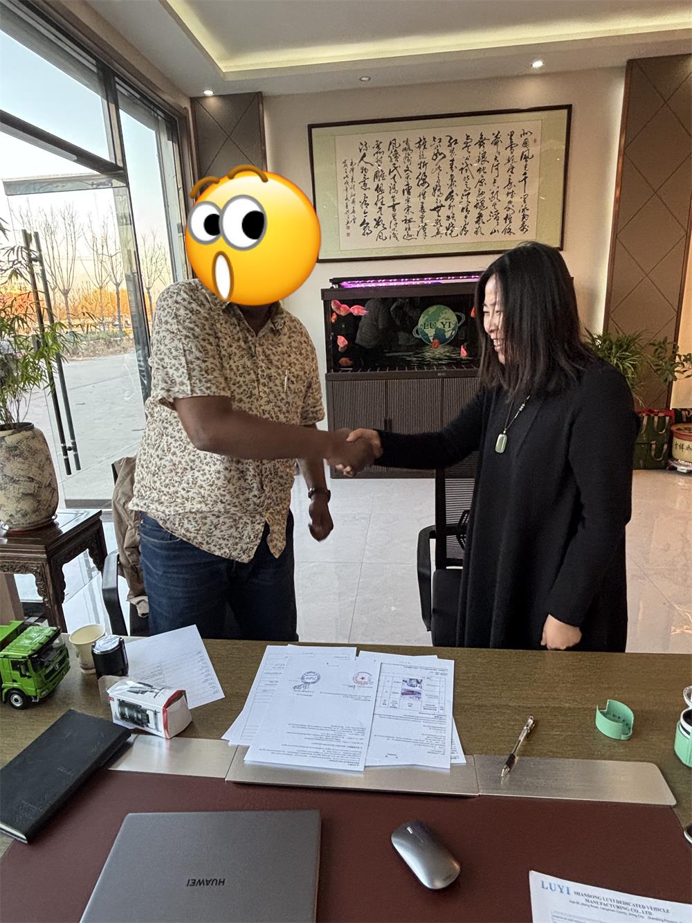 कैसे एक सऊदी हेवी ट्रांसपोर्ट कंपनी ने फैक्ट्री विजिट के बाद 3 कस्टम लोबॉय ट्रेलरों के लिए लुई ऑटो को चुना