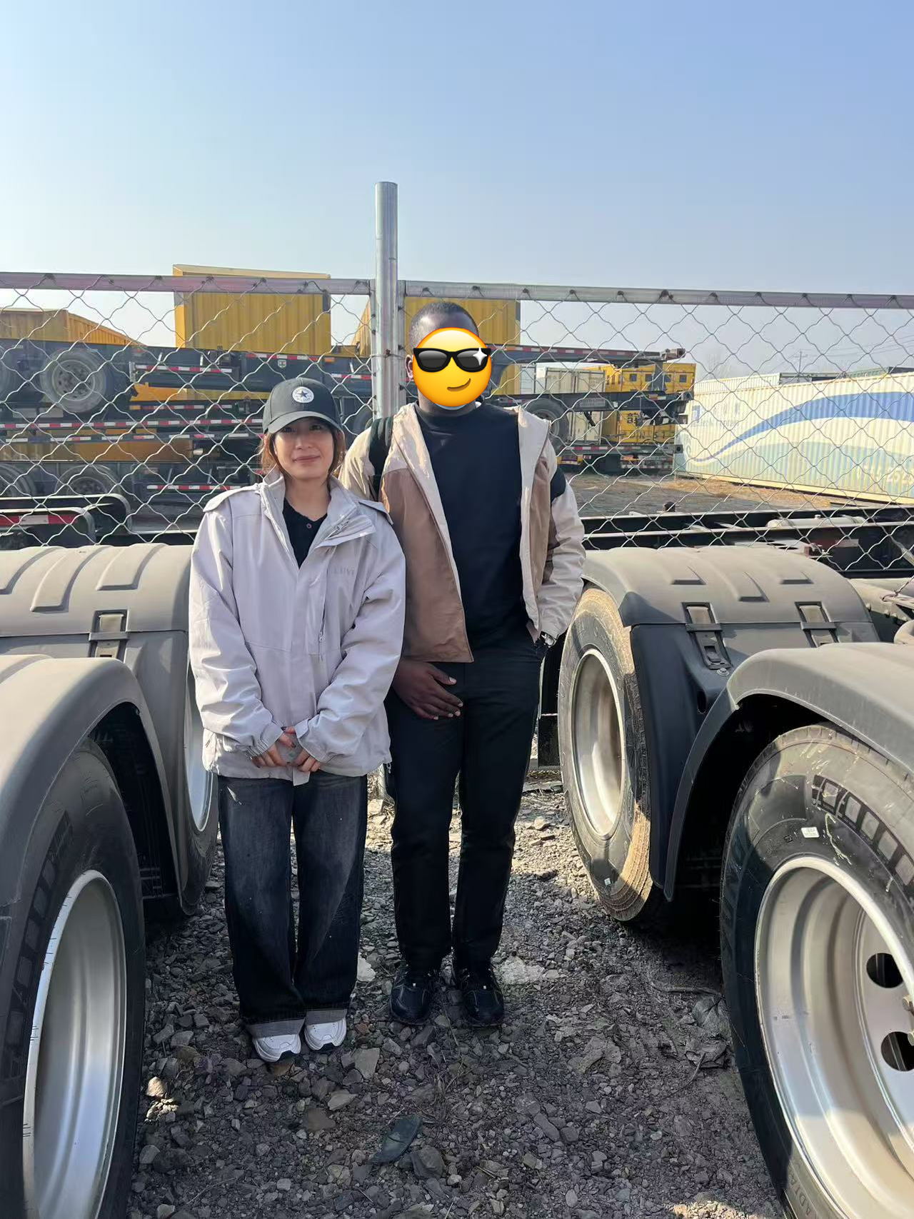 कैसे LUYI ने एक तंजानियाई ग्राहक को बुनियादी ढांचे और संसाधन परिवहन के लिए विश्वसनीय हेवी-ड्यूटी ट्रक सुरक्षित करने में मदद की