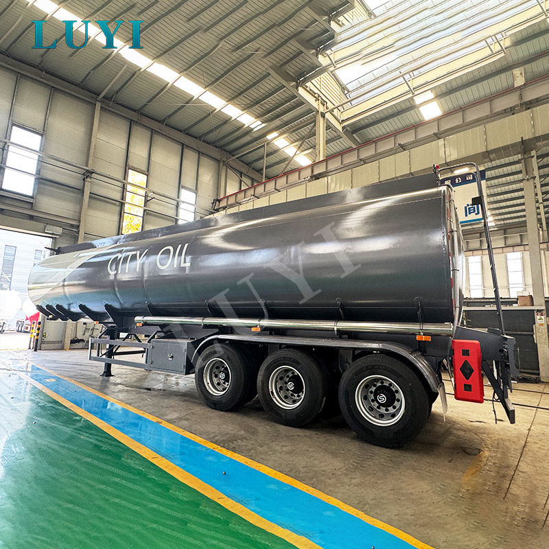 LUYI 40,000L ईंधन टैंकर: सुरक्षा और दक्षता से समझौता न करने के लिए इंजीनियर किया गया